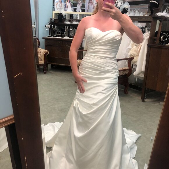 SAMPLE Satin Wedding Dress, Ivory Simple Mermaid Fit & Flare Sexy, Corset back - Picture 2 of 10